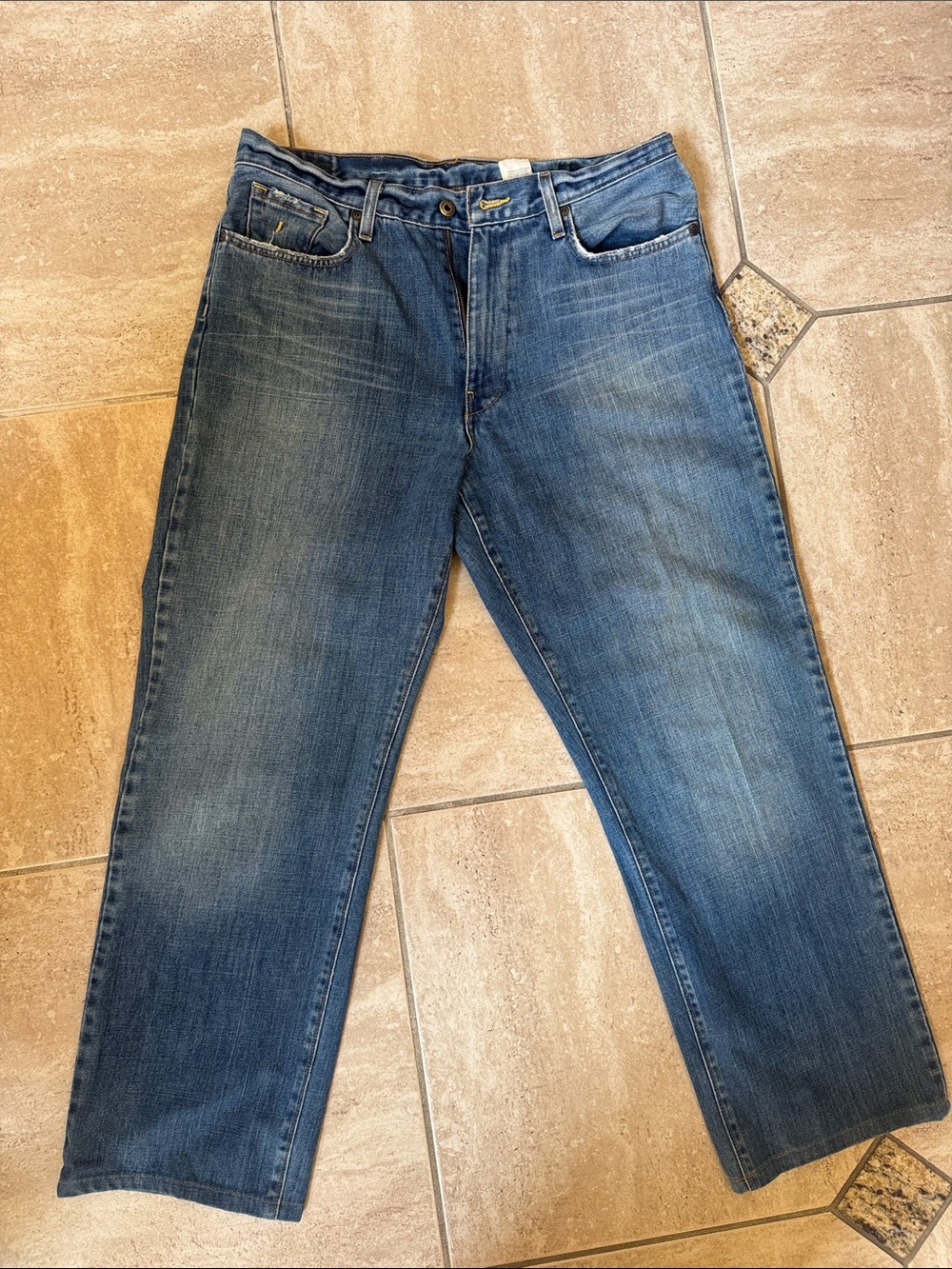 Classic Straight-Leg Men's Jeans in Faded Blue